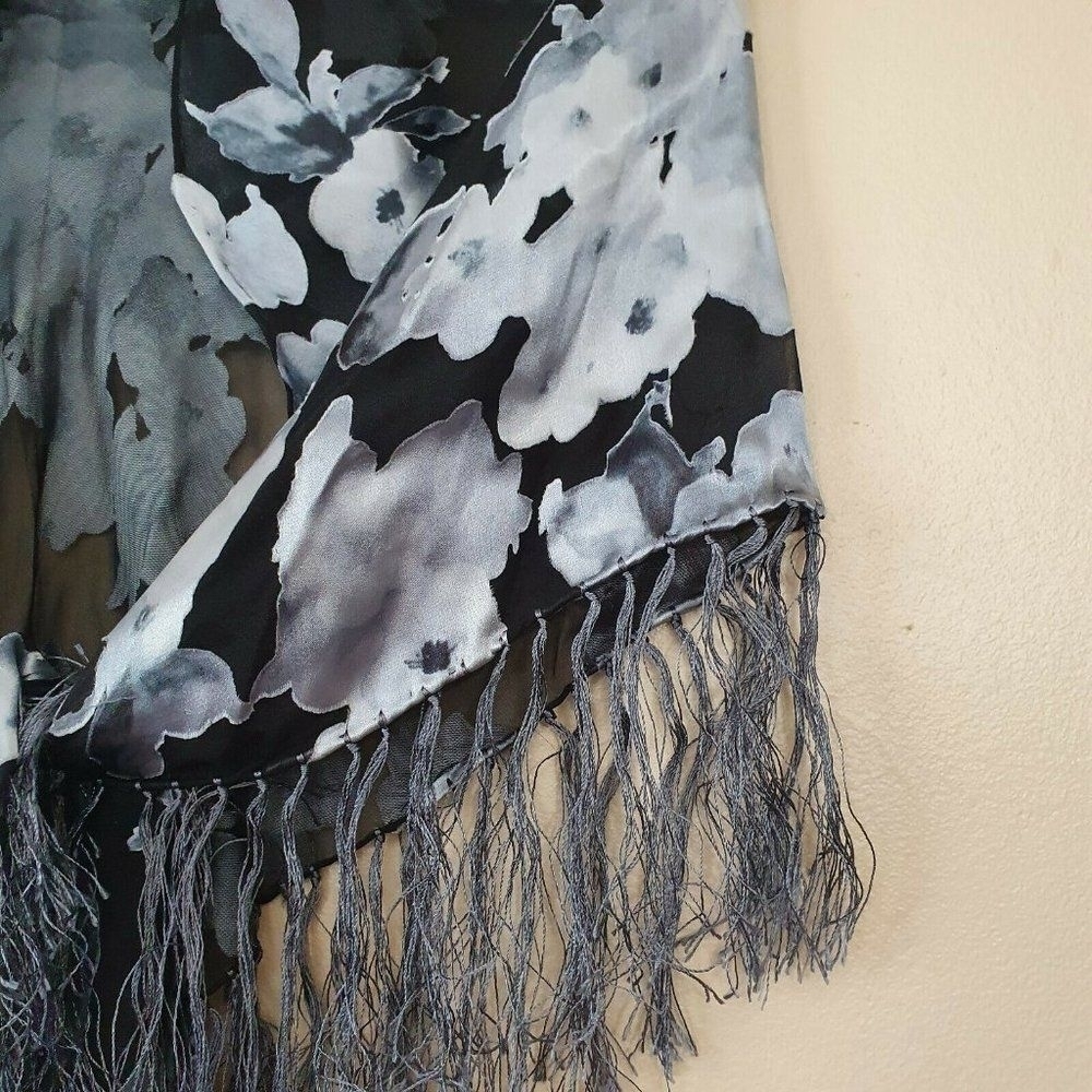 Women's shawl, summer, light size 35x35 - Picture 3 of 4